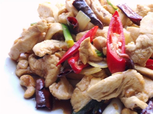 chicken and cashew nut stir fry thai style